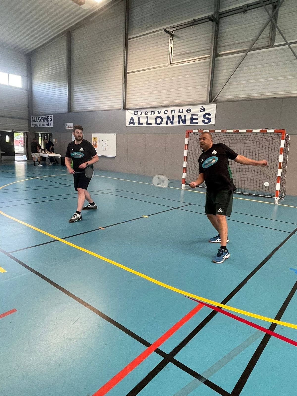 Match de double lors d'un tournoi loisir